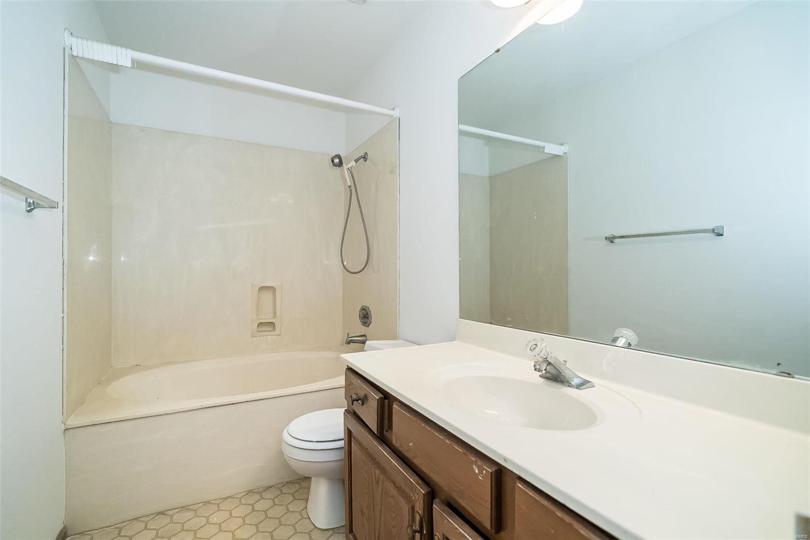 16255 Forest Meadows Drive Chesterfield, MO 63005 - Photo 28 of 35