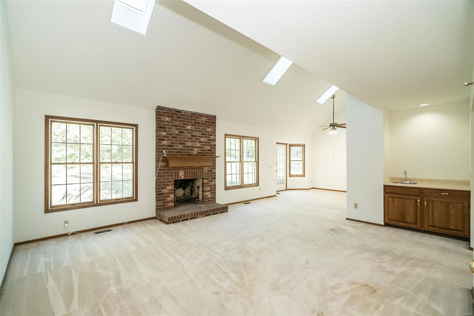 16255 Forest Meadows Drive Chesterfield, MO 63005 - Photo 8 of 35