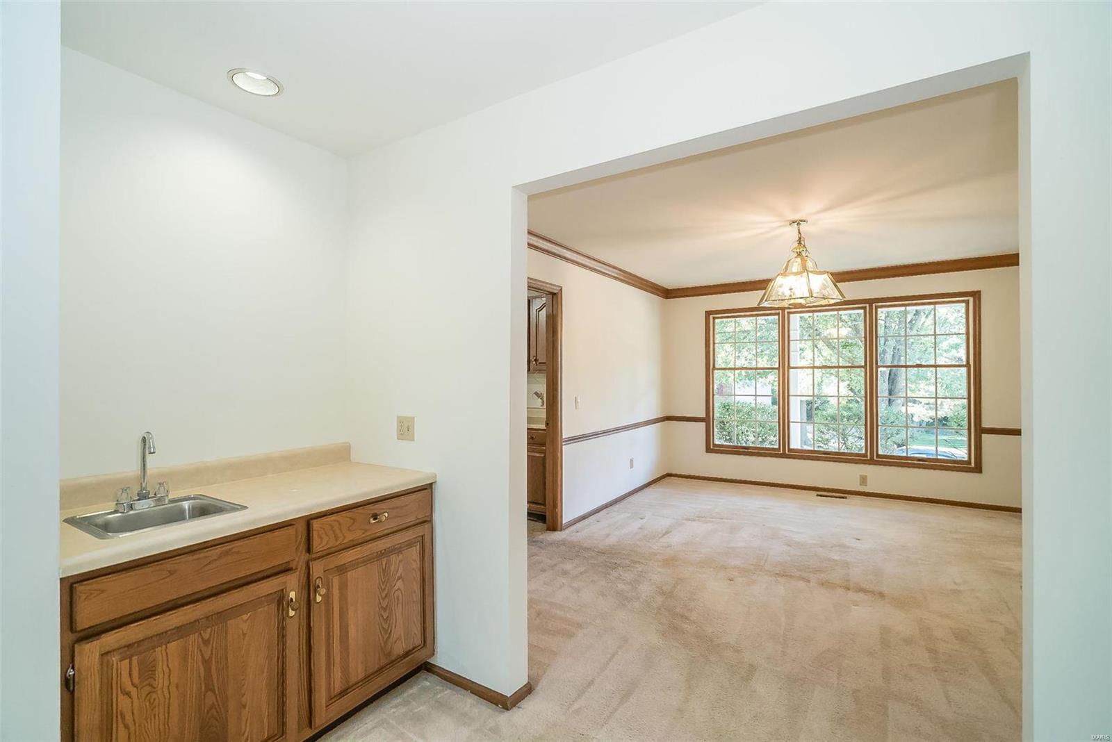 16255 Forest Meadows Drive Chesterfield, MO 63005 - Photo 10 of 35