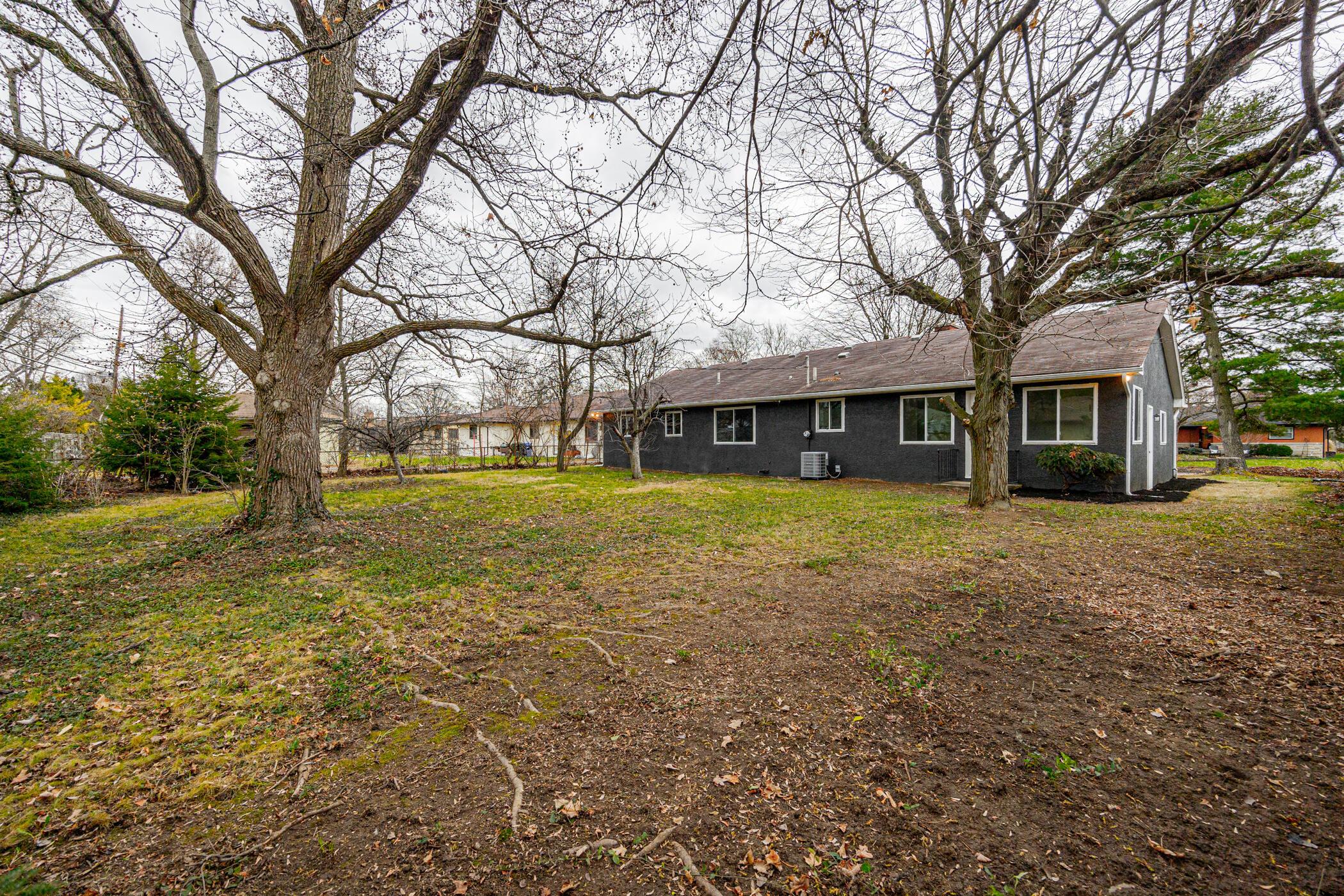 2864 Castlewood Road Columbus, OH 43209 - Photo 34 of 45 Spacious Yard