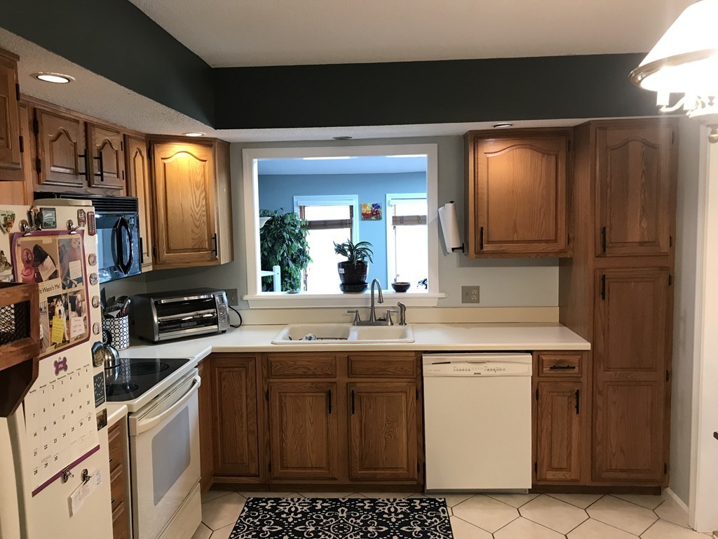 22 Castle Hills Road, Unit D Agawam, MA 01001 - Photo 3 of 30