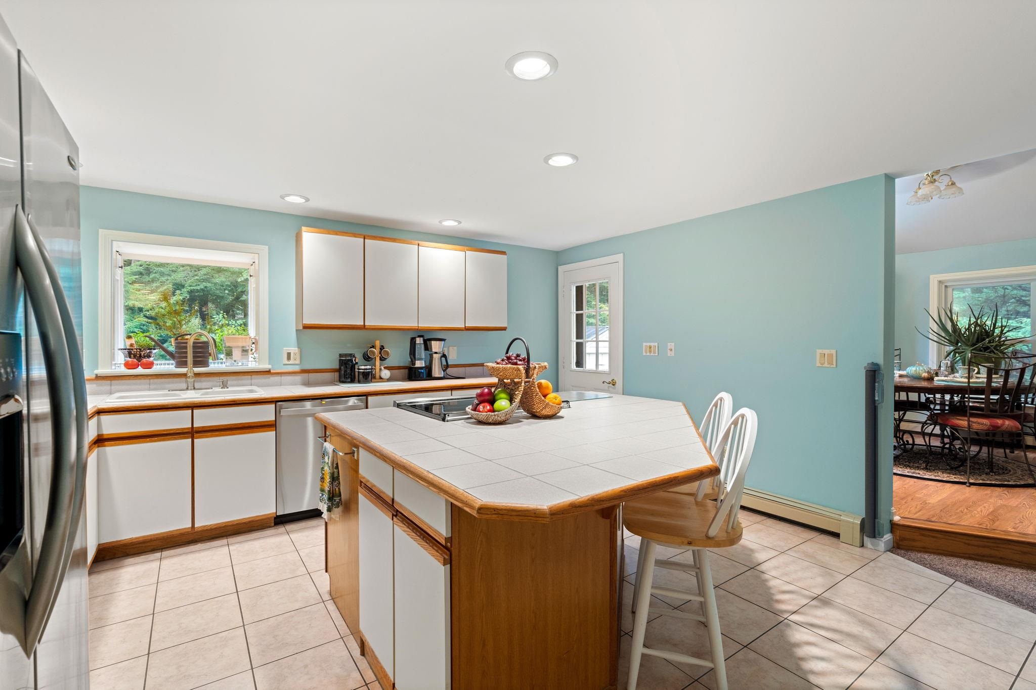 21 Ryan Road, Unit B Goffstown, NH 03045 - Photo 8 of 39 Gallery Image 8