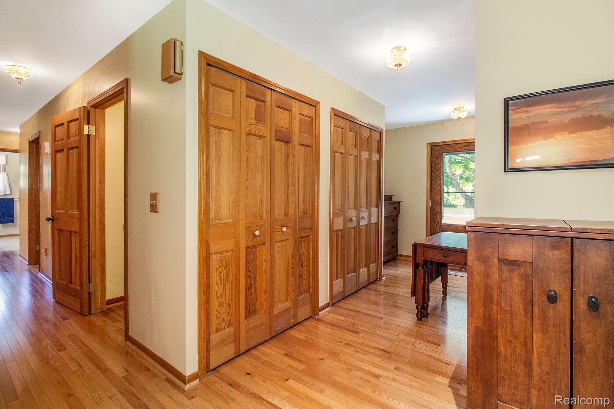 13171 Dunham Road Hartland, MI 48353 - Photo 17 of 61 Front hall with large closets