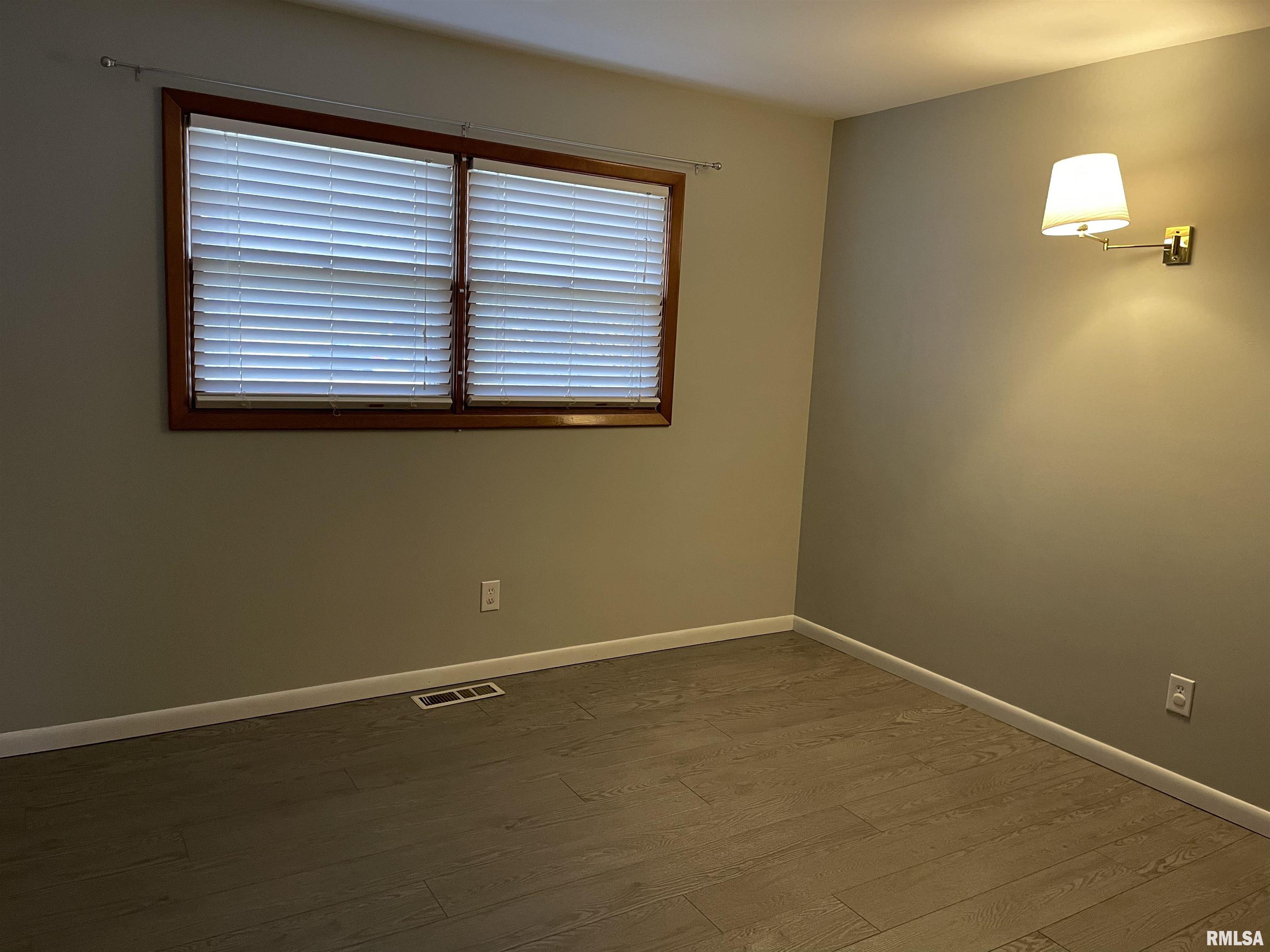 101 Dawn Drive Springfield, IL 62702 - Photo 8 of 20