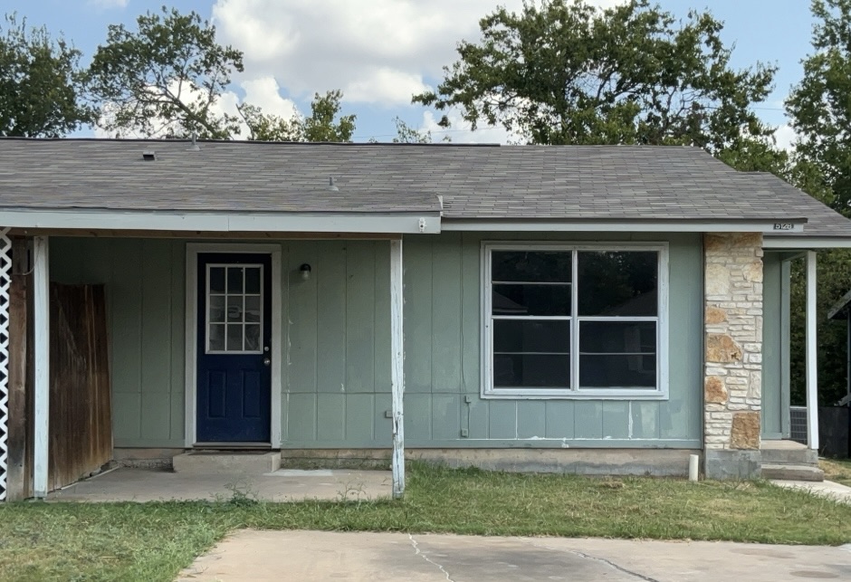 512 Lenora Drive, Unit B Taylor, TX 76574 - Photo 1 of 11 a house view with a garden