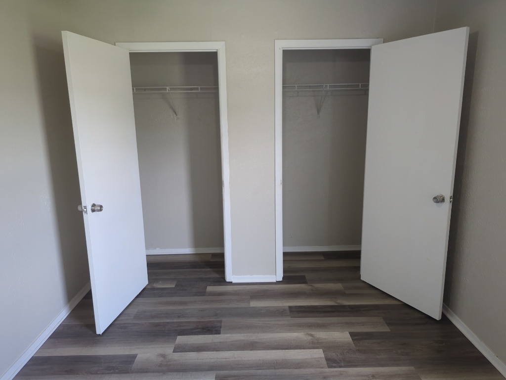 512 Lenora Drive, Unit B Taylor, TX 76574 - Photo 11 of 11 a view of wooden door