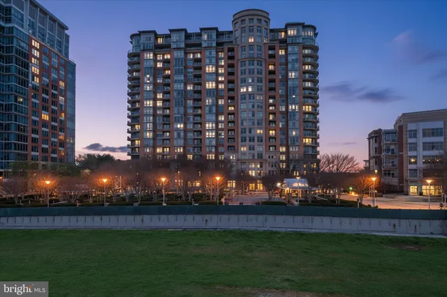 $1,100,000 | 8220 Crestwood Heights Drive, Unit 807, McLean, VA 22102