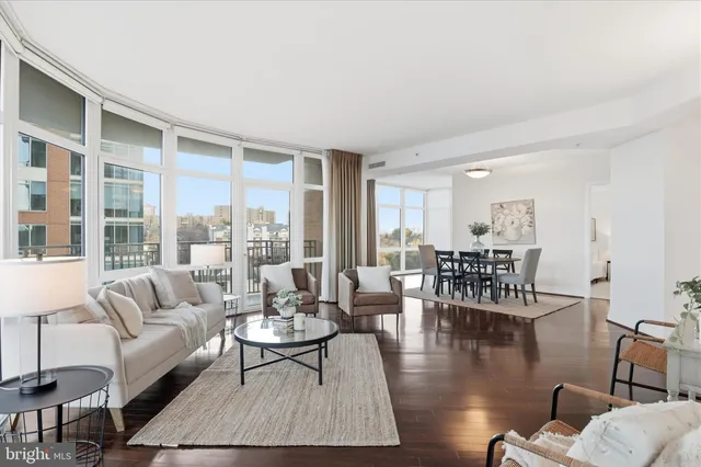 $1,100,000 | 8220 Crestwood Heights Drive, Unit 807, McLean, VA 22102