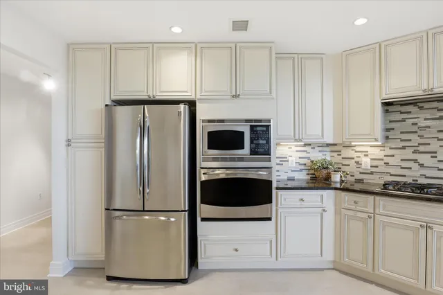 $1,100,000 | 8220 Crestwood Heights Drive, Unit 807, McLean, VA 22102