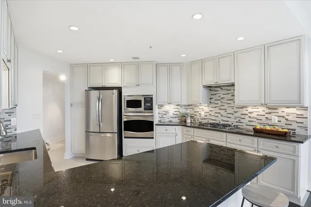 $1,100,000 | 8220 Crestwood Heights Drive, Unit 807, McLean, VA 22102