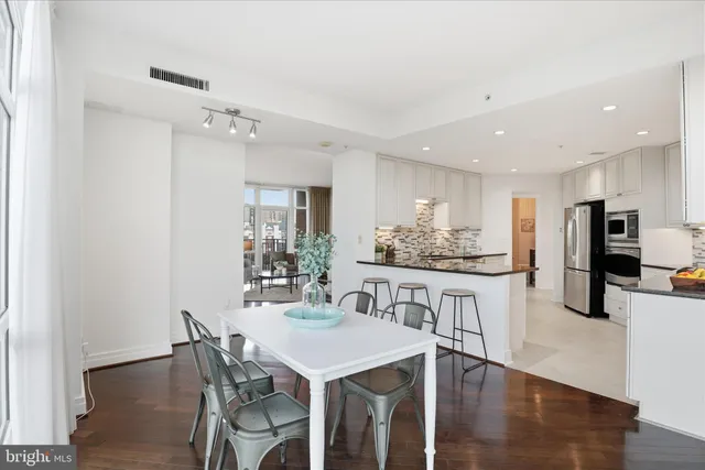 $1,100,000 | 8220 Crestwood Heights Drive, Unit 807, McLean, VA 22102