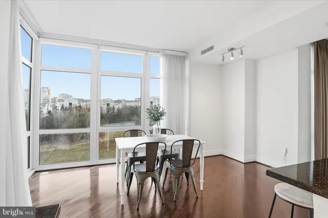 $1,100,000 | 8220 Crestwood Heights Drive, Unit 807, McLean, VA 22102