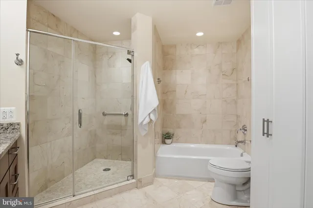 $1,100,000 | 8220 Crestwood Heights Drive, Unit 807, McLean, VA 22102