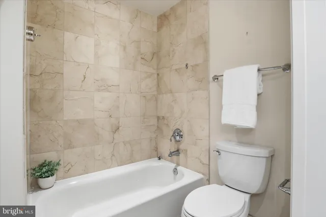 $1,100,000 | 8220 Crestwood Heights Drive, Unit 807, McLean, VA 22102