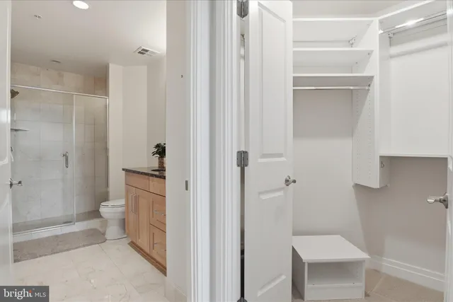 $1,100,000 | 8220 Crestwood Heights Drive, Unit 807, McLean, VA 22102