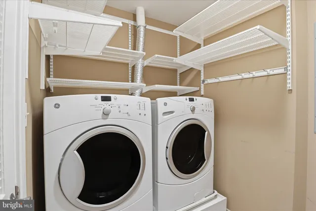 $1,100,000 | 8220 Crestwood Heights Drive, Unit 807, McLean, VA 22102