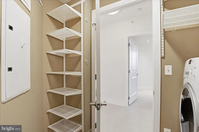 $1,100,000 | 8220 Crestwood Heights Drive, Unit 807, McLean, VA 22102