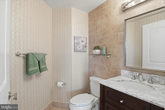 $1,100,000 | 8220 Crestwood Heights Drive, Unit 807, McLean, VA 22102