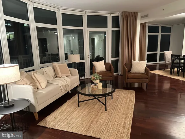 $1,100,000 | 8220 Crestwood Heights Drive, Unit 807, McLean, VA 22102