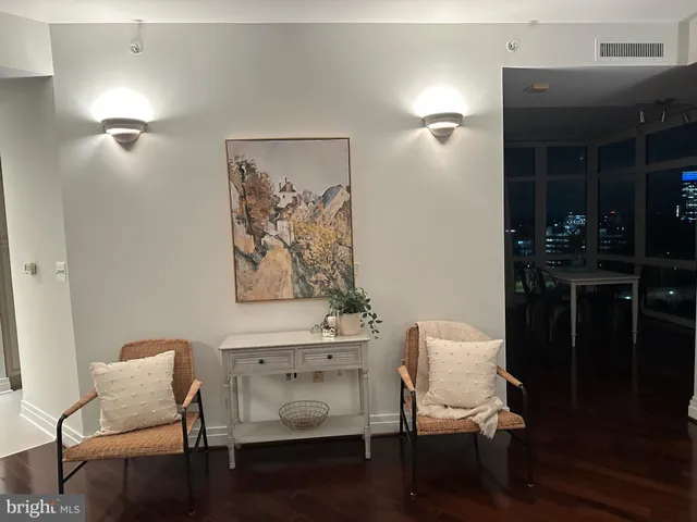 $1,100,000 | 8220 Crestwood Heights Drive, Unit 807, McLean, VA 22102