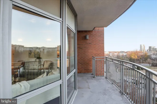 $1,100,000 | 8220 Crestwood Heights Drive, Unit 807, McLean, VA 22102