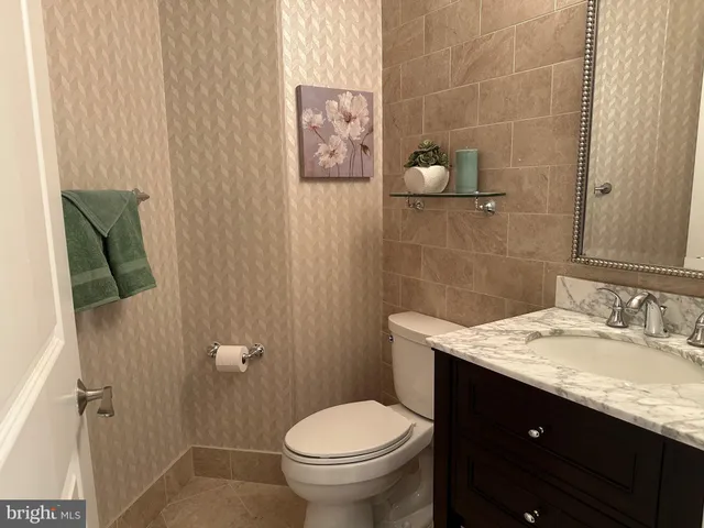 $1,100,000 | 8220 Crestwood Heights Drive, Unit 807, McLean, VA 22102