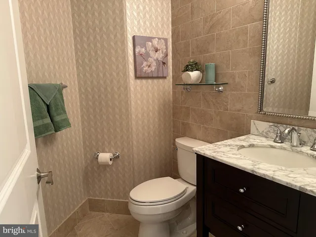 $1,100,000 | 8220 Crestwood Heights Drive, Unit 807, McLean, VA 22102