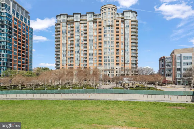 $1,100,000 | 8220 Crestwood Heights Drive, Unit 807, McLean, VA 22102