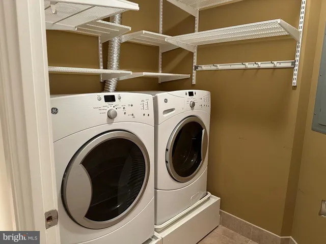 $1,100,000 | 8220 Crestwood Heights Drive, Unit 807, McLean, VA 22102