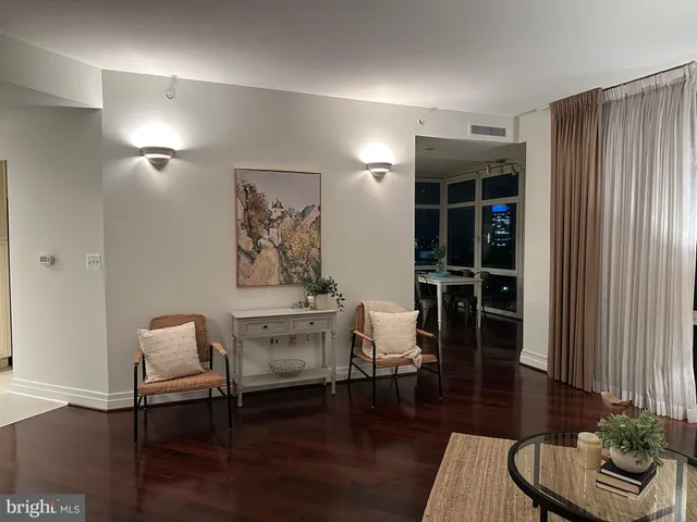 $1,100,000 | 8220 Crestwood Heights Drive, Unit 807, McLean, VA 22102