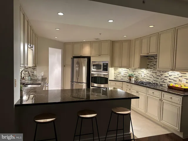 $1,100,000 | 8220 Crestwood Heights Drive, Unit 807, McLean, VA 22102