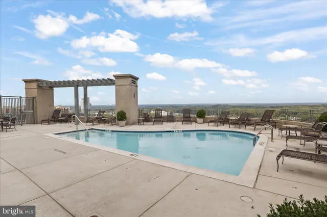 $1,100,000 | 8220 Crestwood Heights Drive, Unit 807, McLean, VA 22102