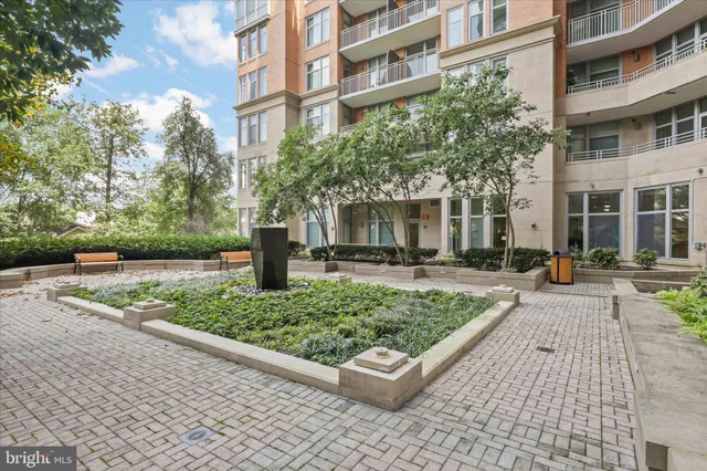$1,100,000 | 8220 Crestwood Heights Drive, Unit 807, McLean, VA 22102