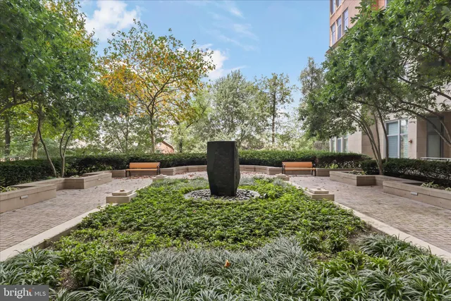 $1,100,000 | 8220 Crestwood Heights Drive, Unit 807, McLean, VA 22102