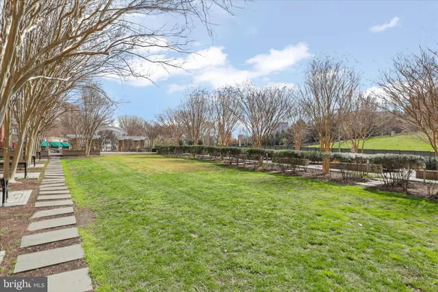 $1,100,000 | 8220 Crestwood Heights Drive, Unit 807, McLean, VA 22102