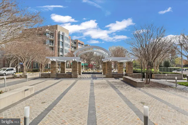 $1,100,000 | 8220 Crestwood Heights Drive, Unit 807, McLean, VA 22102