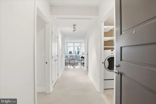 $1,100,000 | 8220 Crestwood Heights Drive, Unit 807, McLean, VA 22102