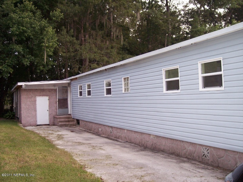 129 Edgewater Road Satsuma, FL 32189 - Photo 3 of 12 front of MH