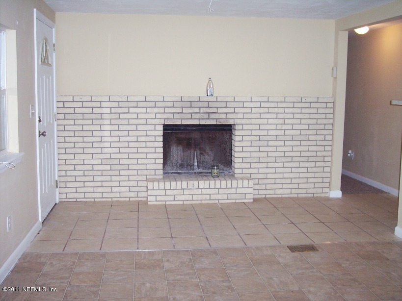 129 Edgewater Road Satsuma, FL 32189 - Photo 4 of 12 fireplace