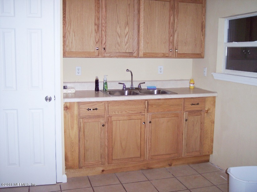 129 Edgewater Road Satsuma, FL 32189 - Photo 6 of 12 kitchen