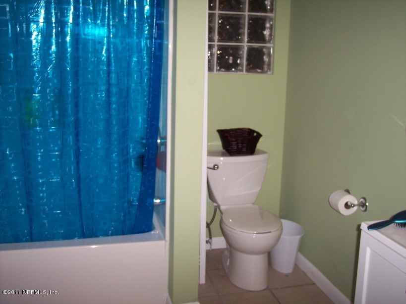 129 Edgewater Road Satsuma, FL 32189 - Photo 10 of 12 bathroom