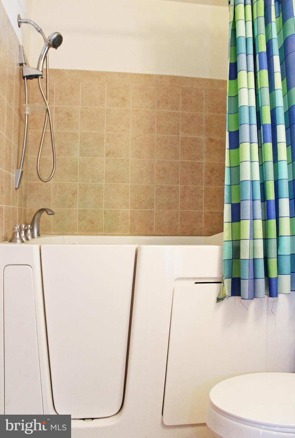 3425 Shiloh Road Hampstead, MD 21074 - Photo 15 of 30 Handicap Accessible Tub