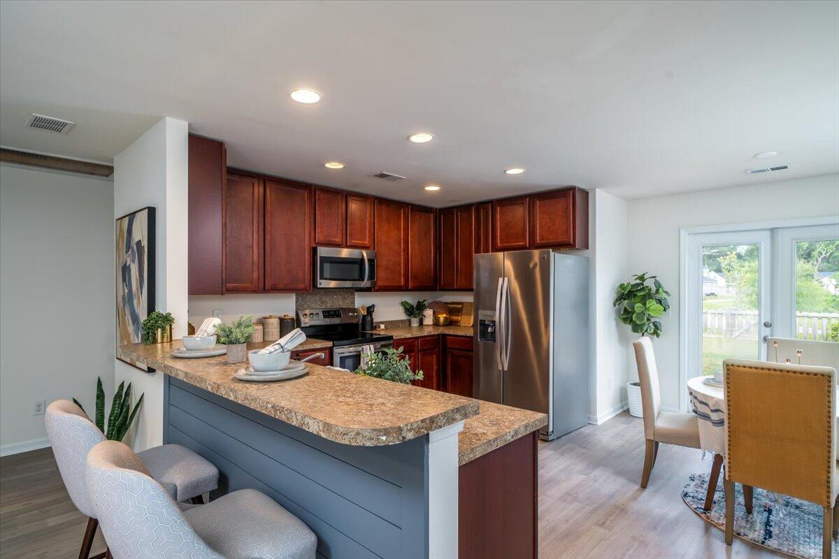 153 Brittondale Road Summerville, SC 29485 - Photo 9 of 23 Breakfast Bar