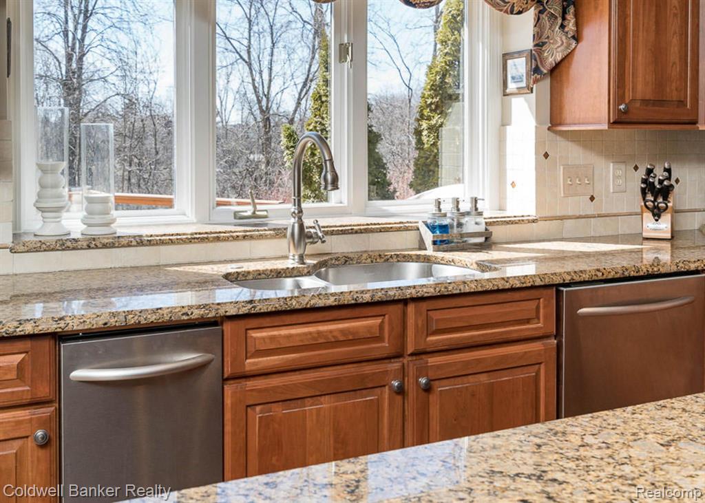1287 Muirwood Court Rochester Hills, MI 48306 - Photo 14 of 44