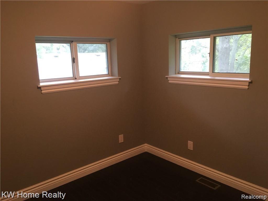 5490 Inkster Road West Bloomfield, MI 48323 - Photo 3 of 22