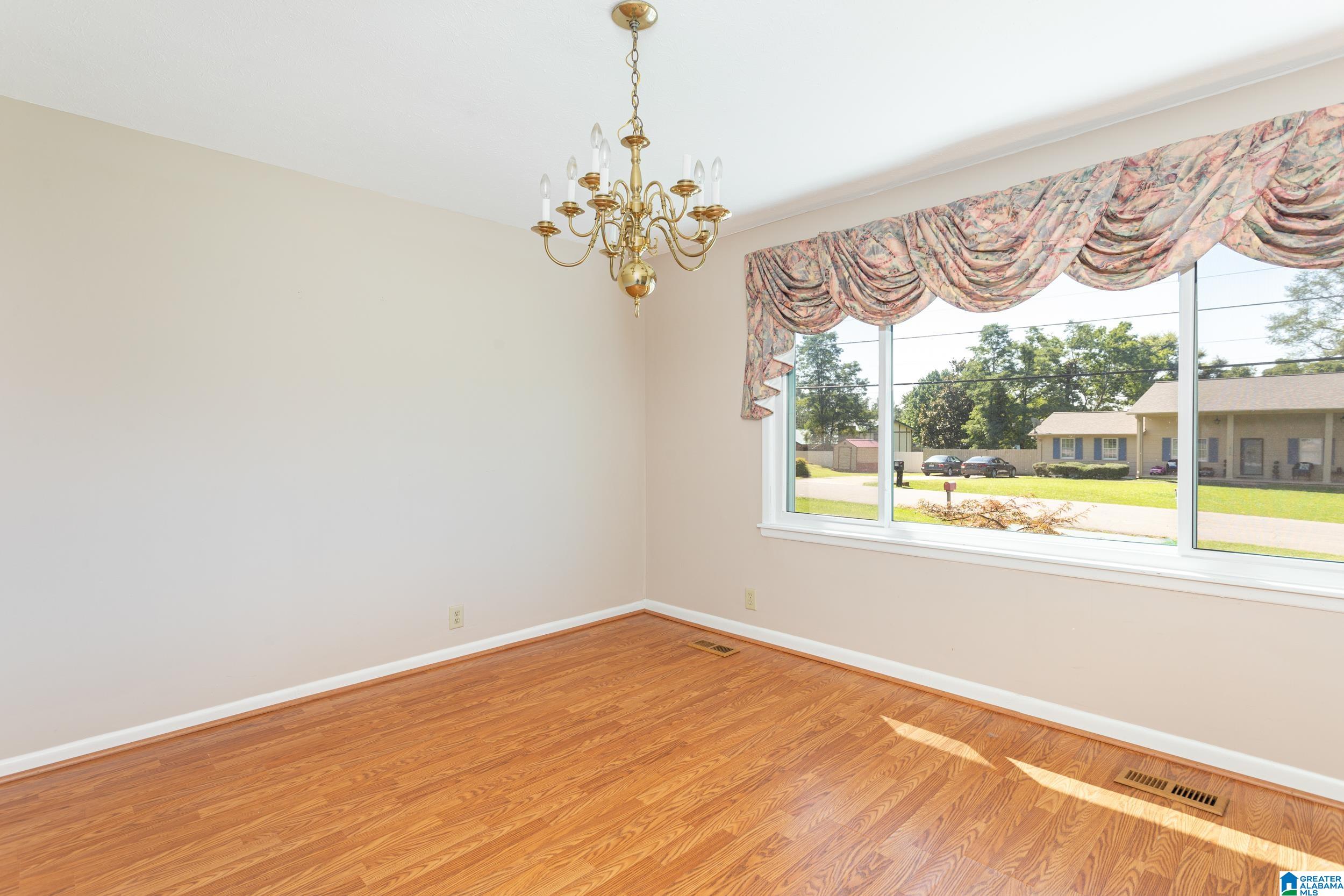 4105 Cloverdale Road Anniston, AL 36207 - Photo 5 of 36