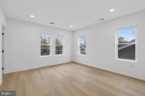 $849,000 | 2932 Yost Place Northeast, Washington, DC 20018