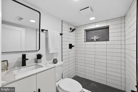 $849,000 | 2932 Yost Place Northeast, Washington, DC 20018