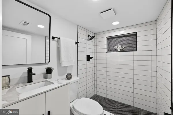 $849,000 | 2932 Yost Place Northeast, Washington, DC 20018