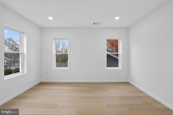 $849,000 | 2932 Yost Place Northeast, Washington, DC 20018